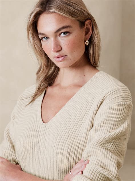 Chunky Deep V-Neck Sweater | Banana Republic Factory