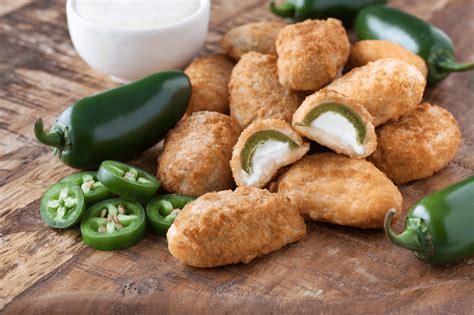 Poblano Peppers vs Jalapenos (Heat, Flavor, Size, Nutrition, & Subs!)