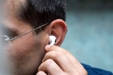 Why Do My Airpods Sound Static | Audiolover