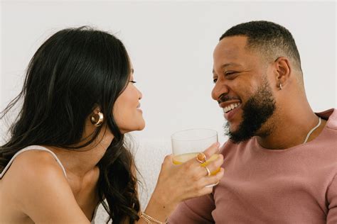 Navigating the Online Dating Landscape: Tips for Success