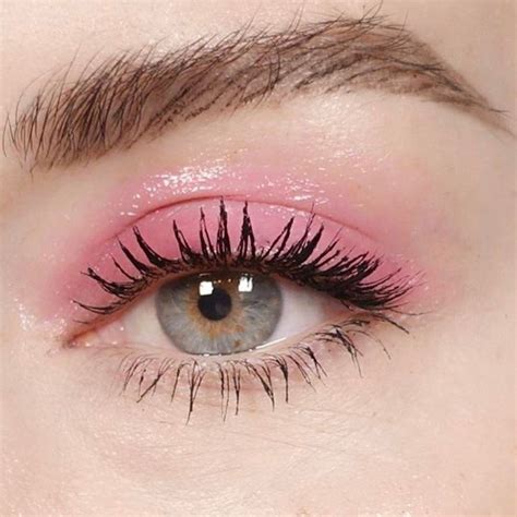 Eye Makeup Pink Eyeshadow - Festival Makeup Inspiration