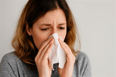 8 Powerful Home Remedies to Stop your Runny Nose - HEALTHIANS BLOG