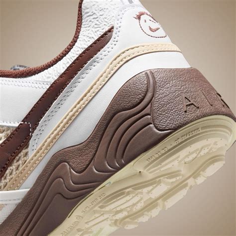 Travis Scott x Nike Zoom Field Jaxx Light Chocolate HQ3073-100 | SneakerFiles