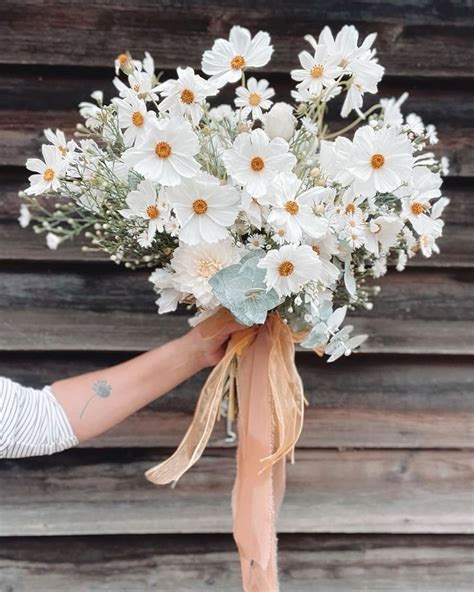 Bridesmaid bouquet | Daisy bouquet wedding, Cosmos wedding bouquet ...