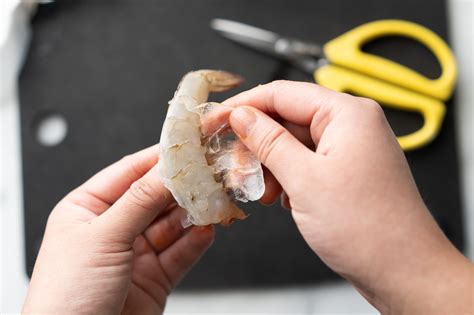 How to Peel & Devein Shrimp (3 Easy Methods) - Hungry Huy