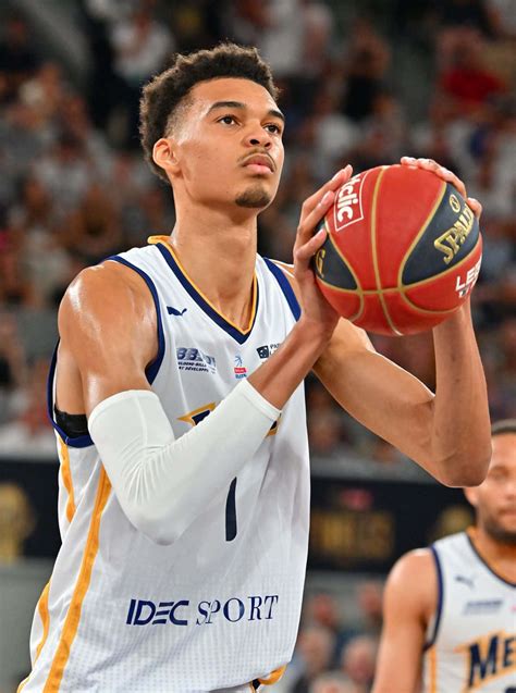 Download Basketball_ Player_ Free_ Throw_ Concentration.jpg Wallpaper ...