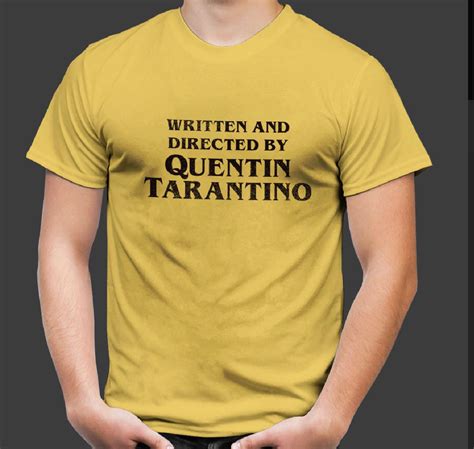 Camiseta Unissex "Written and Directed by Quentin Tarantino": Quentin Tarantino Camisa Geek - CD ...