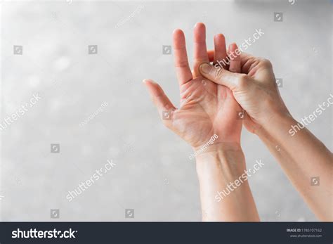 Treating Gout In Hand