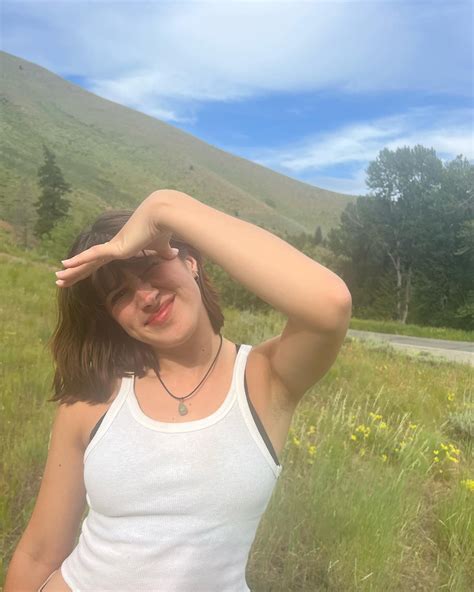 Sophia James : r/CelebrityArmpits