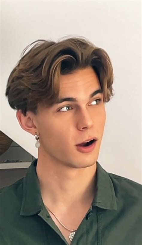 90s curtains an actual men s hair trend we miss – Artofit