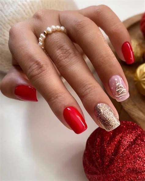 40 Red Christmas Nails So Fab, Even Mrs. Claus Would Be Jealous