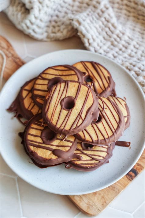 3 ingredient Fudge stripe cookies - danishealthyeats.com
