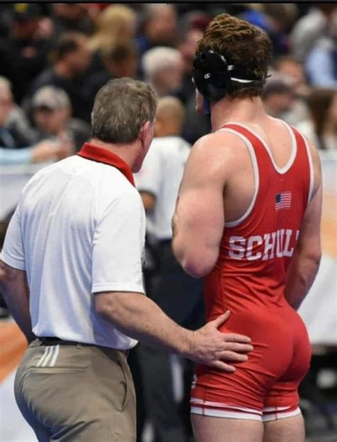 Épinglé par Troy Espin sur Male Beauty | Hommes costauds, Athlètes ...