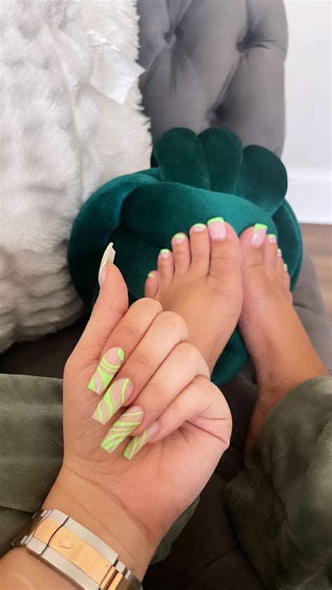 The best Ash Kash feet pictures 🤩