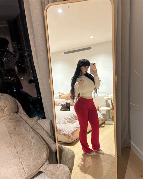 Lara Rose (@lara.roseb) • Instagram photos and videos