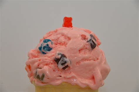 Bubble Bear (GF) – Bubble gum flavored with mini gummy bears. – Reeds Dairy