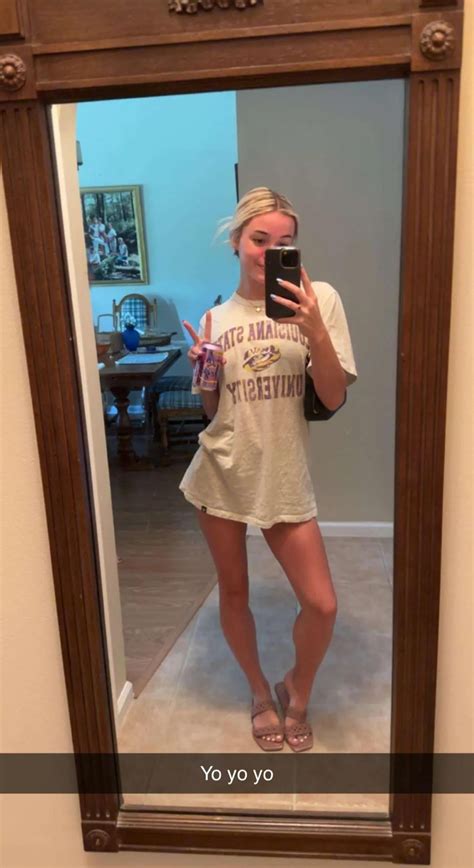 Livvy Dunnes pretty white toes : r/Celebhub