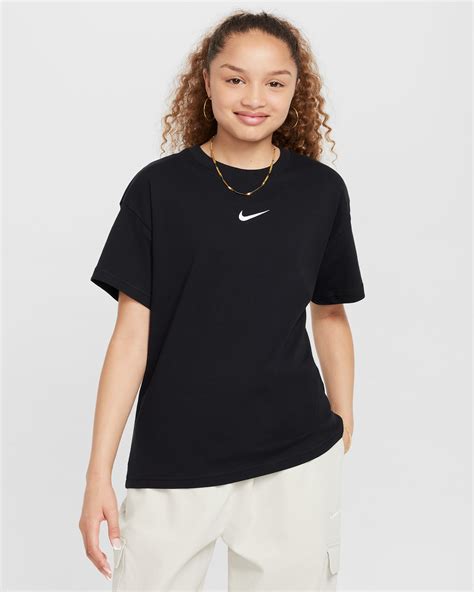 Nike Sportswear Essential Older Kids' (Girls') T-Shirt. Nike CH