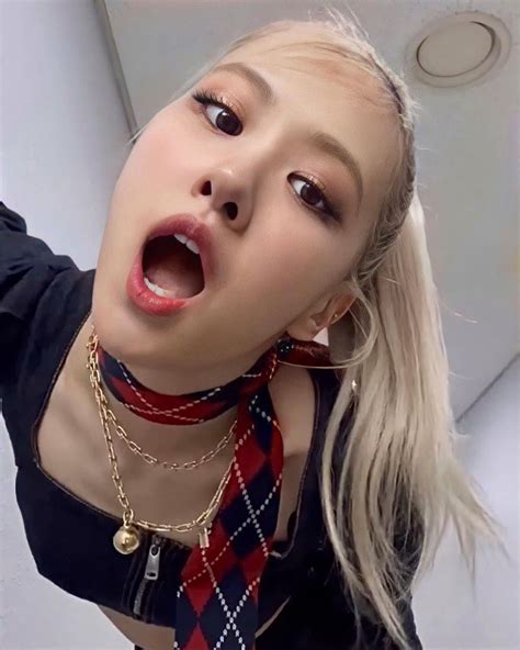 Blackpink - Rose (in a bikini + bonus) : r/KoreanCelebrityFap