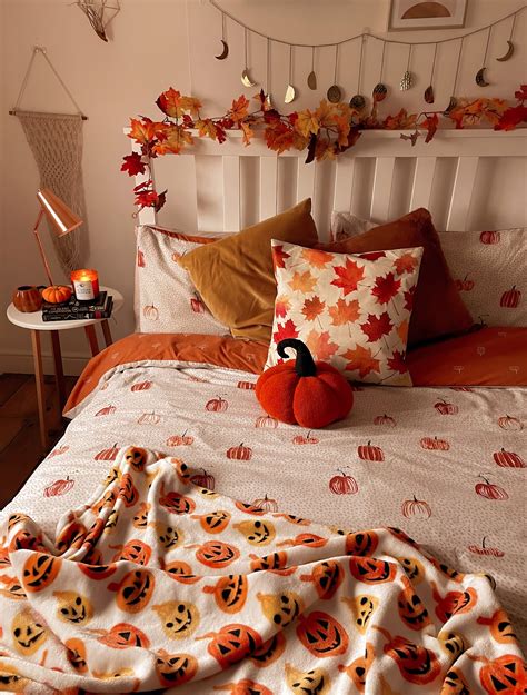 The Best Autumn Bedroom Decor | Pint Sized Beauty