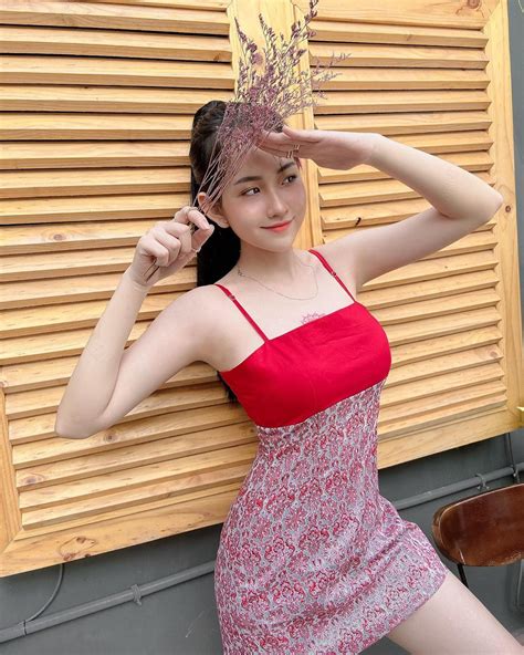 18歲巨乳小美女「Nhã Trân 」奶奶中心刺青超性感，兇猛尺寸發育完全！-小濕妹圖