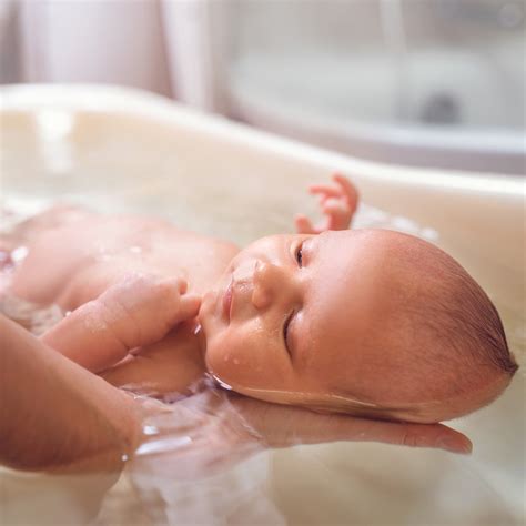 A Guide To Bathing a Newborn | Bubs Australia