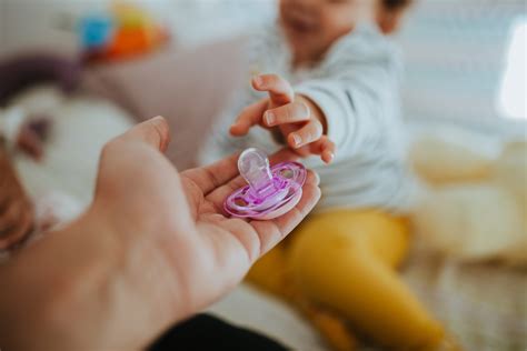 The Pacifier Dilemma: When to Start, When to Stop, and How to Transition | University of Utah Health