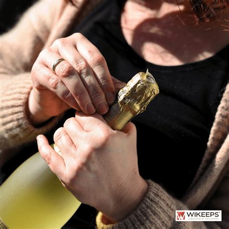 How to open a bottle without a corkscrew: The ultimate guide 2023 - Wikeeps