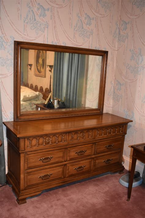 Thomasville Vintage Bedroom Set