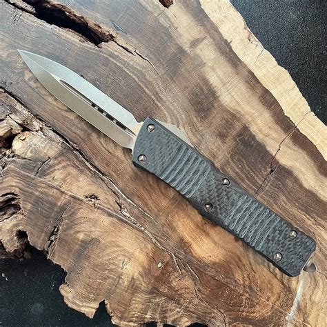 Microtech Combat Troodon D/E Carbon Fiber Top Bronze Apocalyptic ...