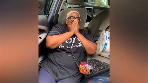 Mom screams in delight when out-of-town daughter sneaks up on driveway