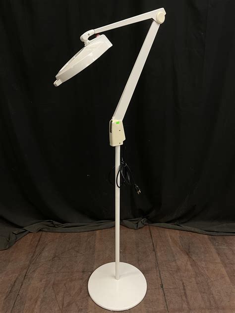 Lot - Magnifying Floor Lamp