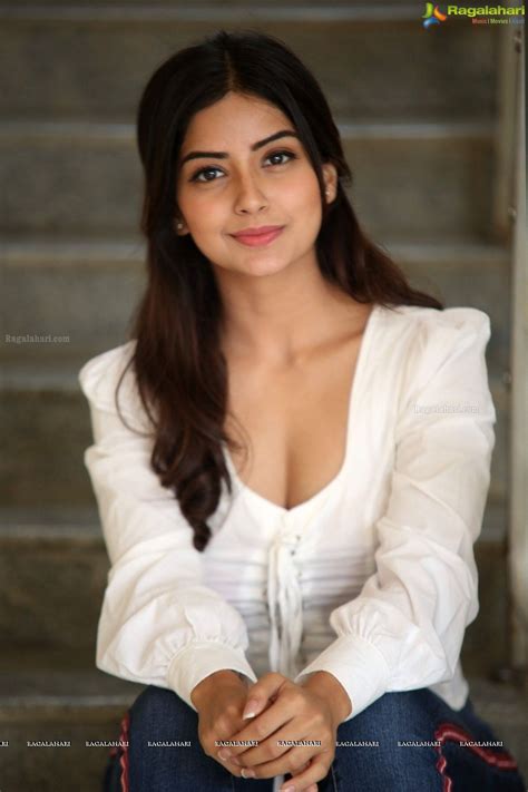 Beautiful Curves, Most Beautiful Women, Gorgeous, Cute Beauty, Desi ...