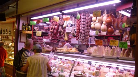 Across the border into Italy… Ventimiglia and its Friday market - THE ...