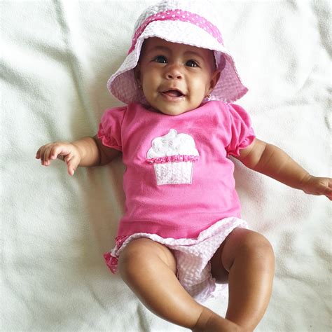 Zubels Cutie-Pie Cupcake T-shirt, Diaper Cover and Sun Hat Set