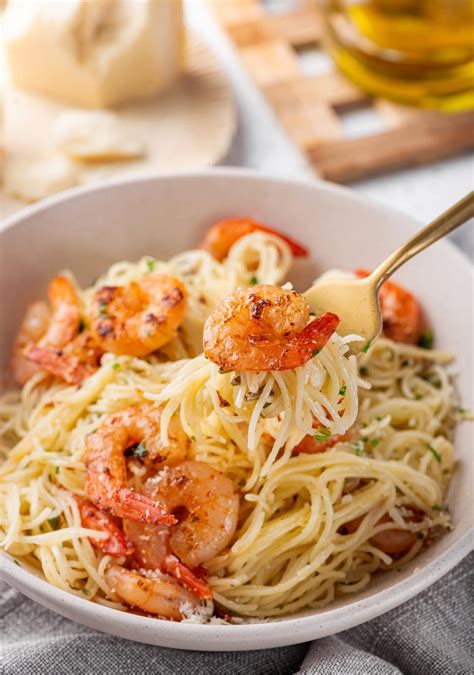 [Recipe] Capellini Pasta with White Sauce + Butter Shrimp