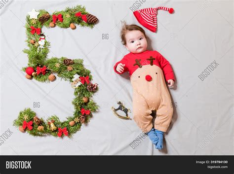 Imagen y foto Child Five Months (prueba gratis) | Bigstock