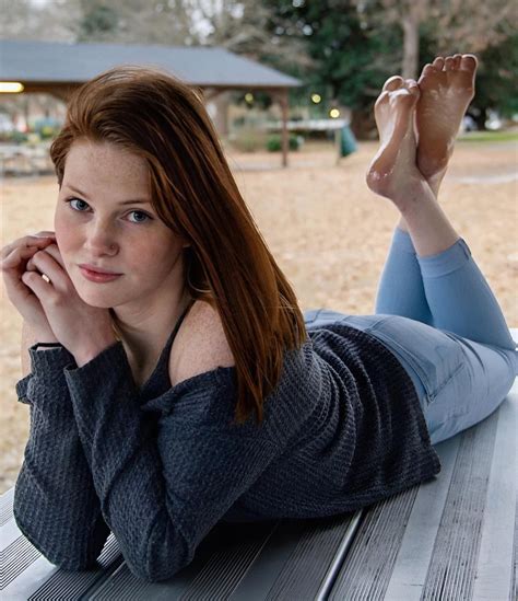 ginger girl _ freckles _ pose : r/StomachDownFeetUp