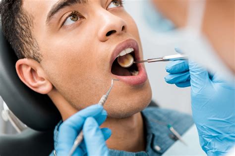 4 Possible Causes of Roof of Mouth Pain & Their Treatments