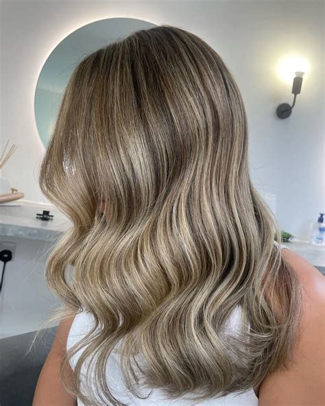 50 Laid-Back Dirty Blonde Hair Looks