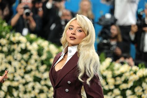 Sabrina Carpenter Gave Fans a Rare Peek at Her Naturally Wavy Lob | Glamour