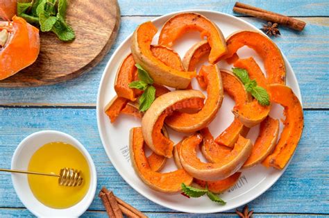 Сладкая тыква запеченная в духовке кусочками с медом рецепт фото ...