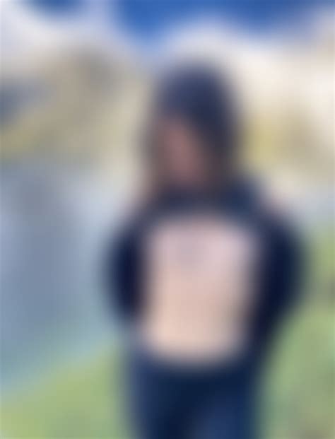 Hiking gone wild : r/FlashingGirls