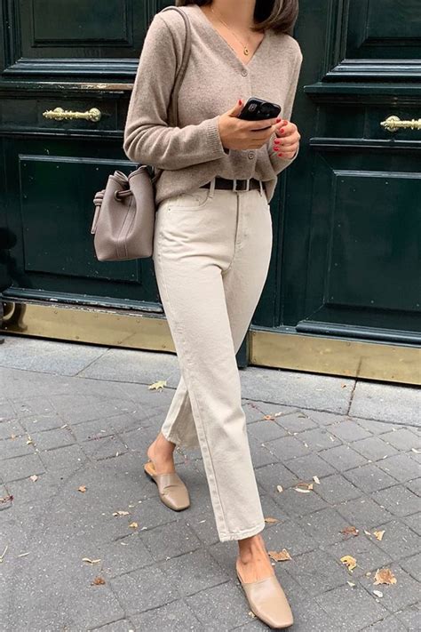 Beige Pants Outfit Ideas | PrestaStyle