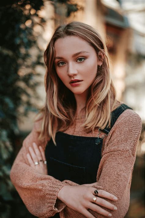 35mm vs 50mm Lenses — A Comparative Analysis