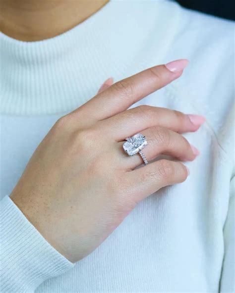 8 Stunning Elongated Cushion Cut Diamond Rings You’ll Love