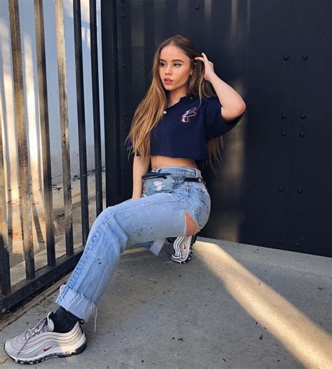 Lexee Smith - Social Media 01/17/2018 • CelebMafia