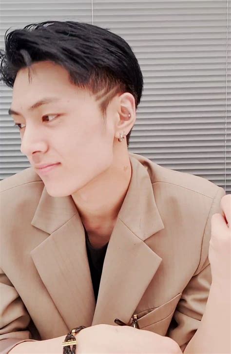 He looks so pale on his live :(( #enhypen_jay | Jay park, Blue jay, Jay