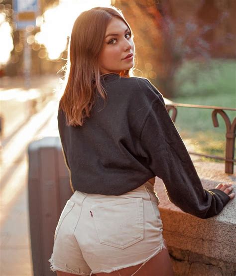 Claudia García: La Influencer Madrileña que Marca Tendencia