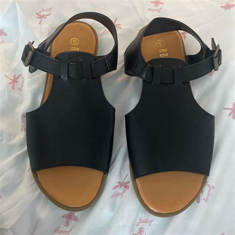 Cute black sandals - Depop